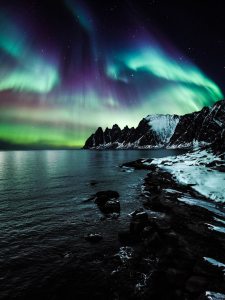 aurora-borealis-evening-landscape-Tobias Bjorkli