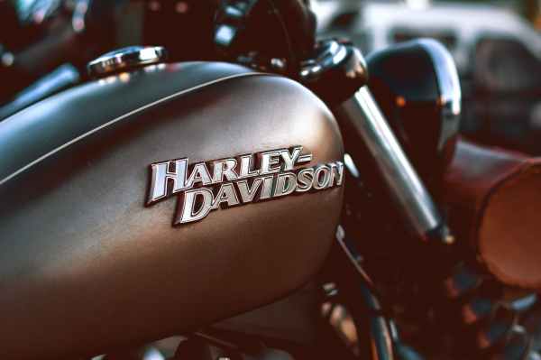close up photography of a harley davidson motorcycle